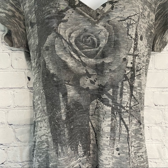 Black & Gray Rose T-shirt Large - Picture 3 of 8